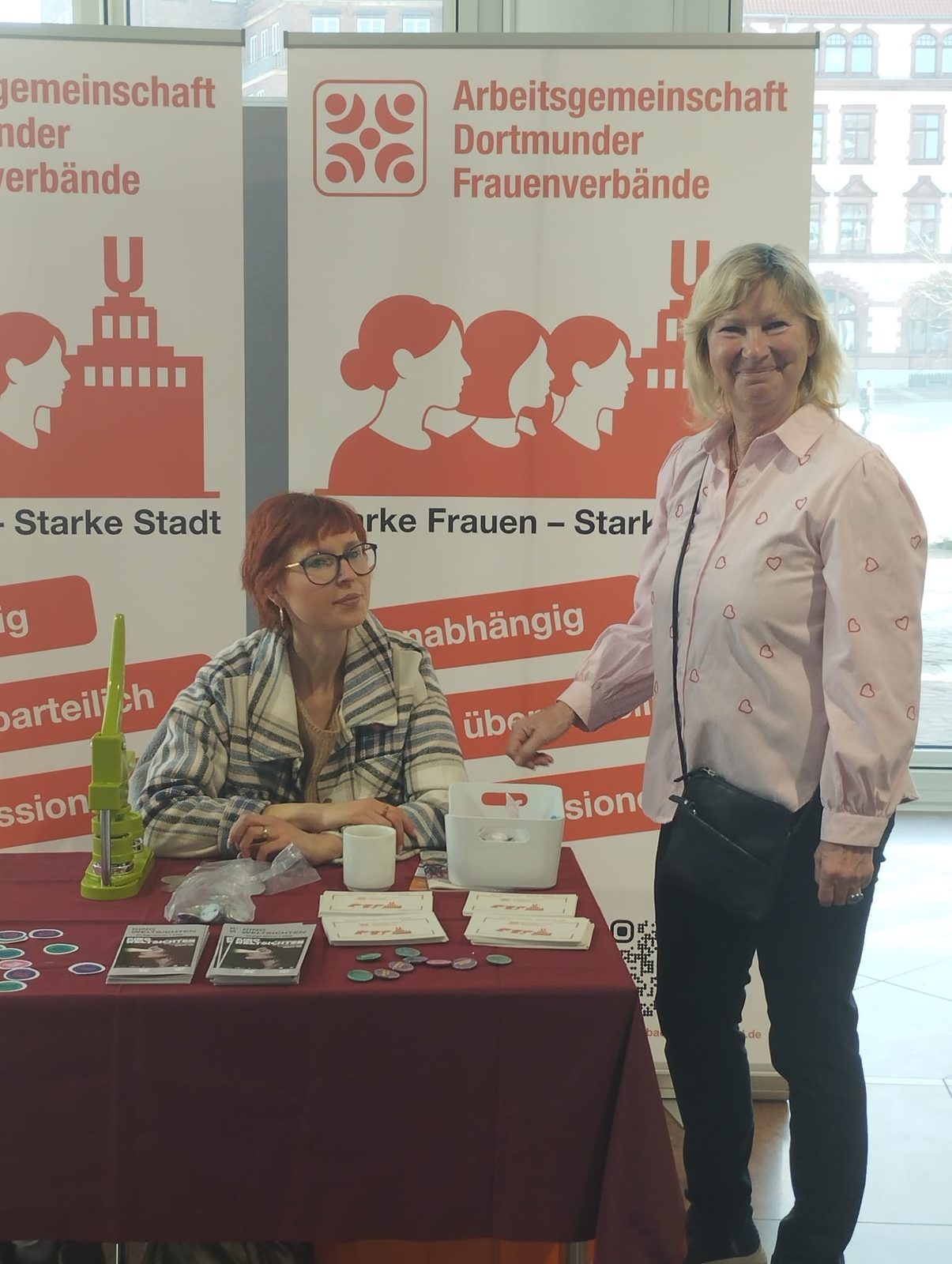 Infostand der Frauenverbände im Dortmunder Rathaus