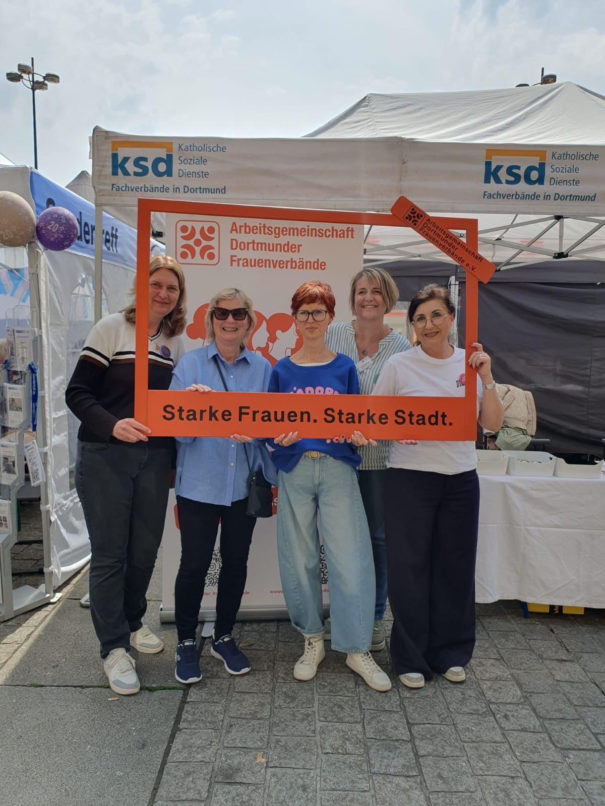 Das Standteam der Frauenverbände beim Stadtfest DORTBUNT